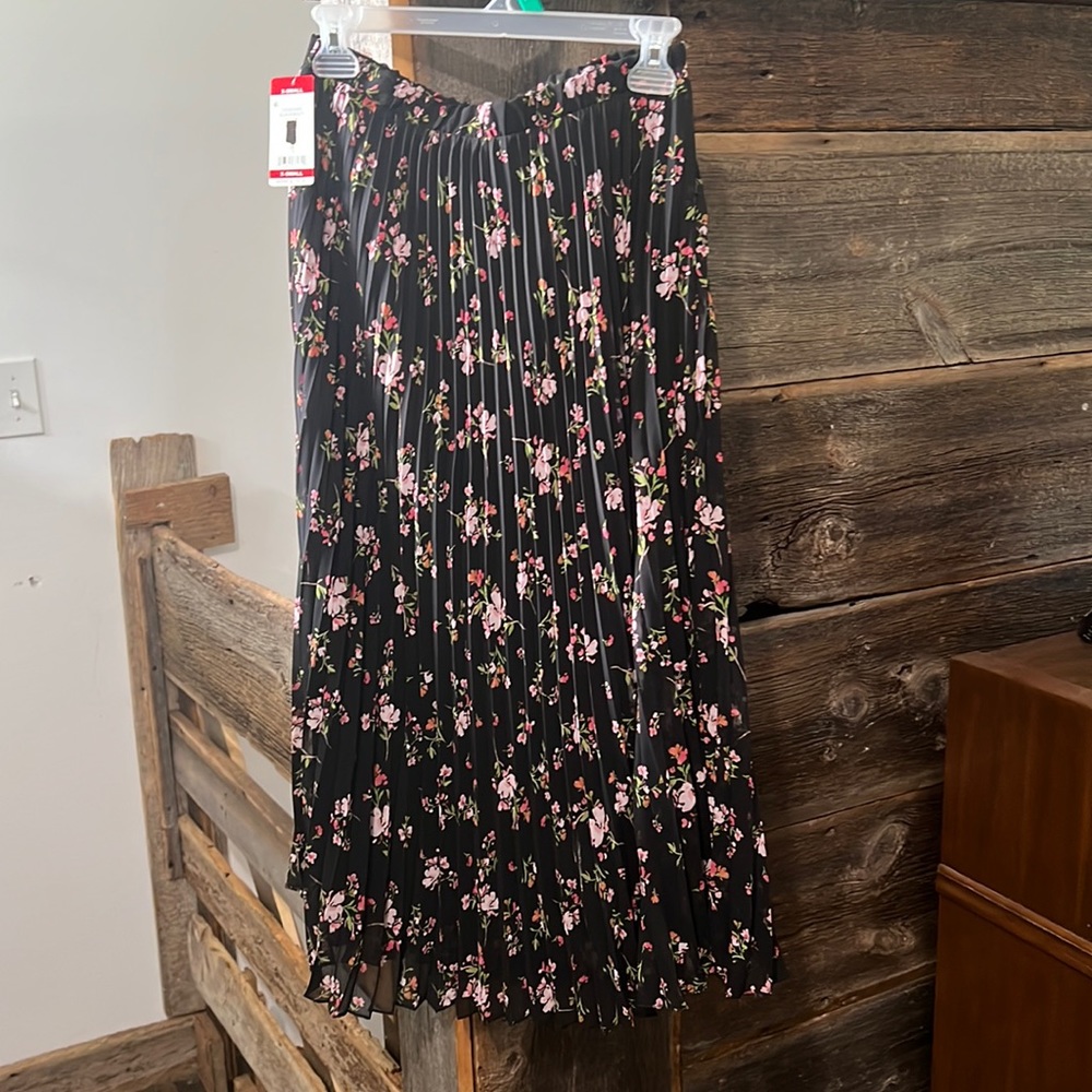 Pleated light weight midi skirt
